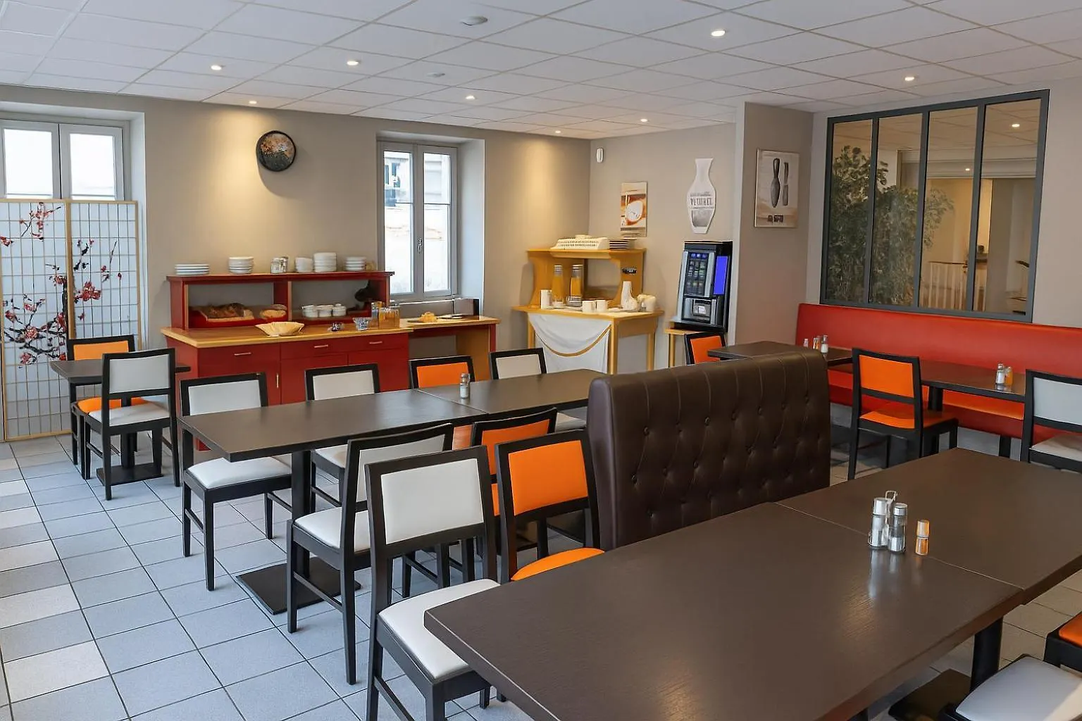 Hôtel de Genève , Faverges-Seythenex 74210, Haute Savoie