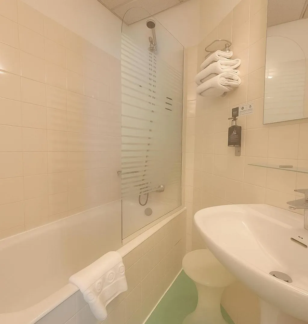 Hôtel de Genève , Faverges-Seythenex 74210, Haute Savoie Hotel